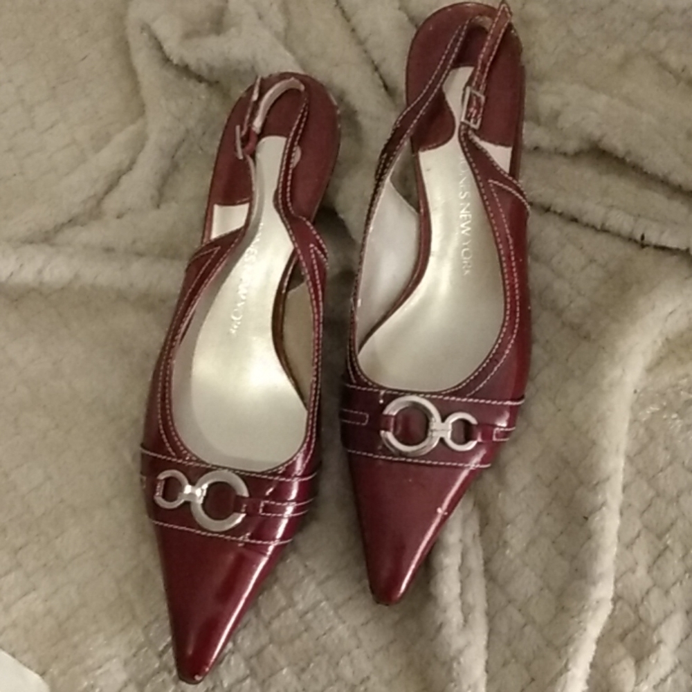 Jones New York Burgundy Kitten Heels